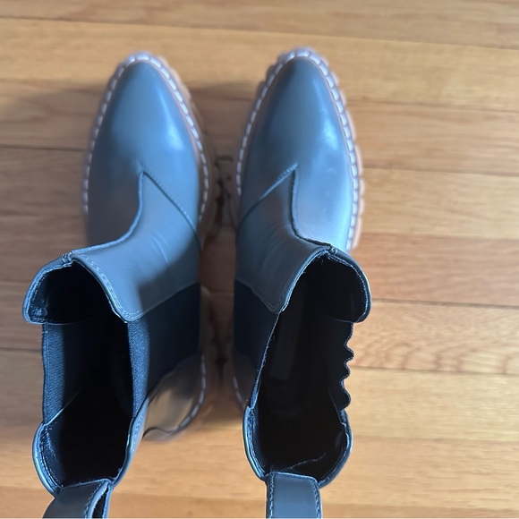 m_6477ae3f253a8c0c80dd27ff.jpg Platform Chelsea Boots in Black with Chunky Gum Sole